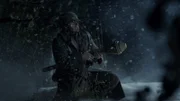 REENACTMENT - Ein deutscher Soldat macht seine Panzerfaust bereit, um auf amerikanische Stellungen zu feuern.