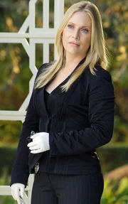 Calleigh (Emily Procter) beginnt am Tatort eines Erhängten mit den Ermittlungen. War es Mord oder Selbstmord?