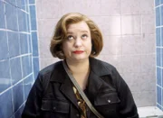 So hat sich Wahrsagerin Helga (Hella von Sinnen) den fröhlichen Frauenabend mit Rita und Gisi nicht vorgestellt!