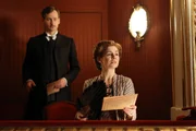 Maximilian Aderhold (Florian Stetter), Konstanze von Traunstein (Josefine Preuß).