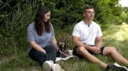 Leo (r.) und Gloria mit Basenji-Schäferhund-Mix "Henry".