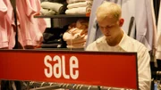 Johann hat innerhalb einer Woche über 21.000 Euro Konsumschulden angehäuft.