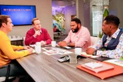 (v.li.): Jeff Meacham (Josh), Peter Mackenzie (Mr. Stevens), Anthony Anderson (Andre ‚Dre‘ Johnson), Deon Cole (Charlie Telphy).