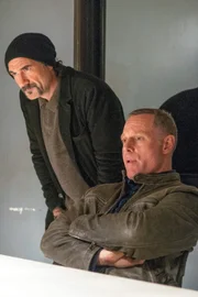 Alvin Olinsky (Elias Koteas, l.), Hank Voight (Jason Beghe)