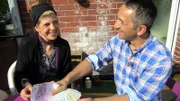Kerstin mit dem Trödelprofi Mauro Corradino