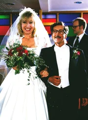Ilse (Christiane Reiff) und ihr Gregor (Santiago Ziesmer) als glückliches Brautpaar.