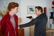 Gunther Kraus (Hendrik Heutmann, r.) ist gekommen, um Hartmut (Niels Kurvin) aus dem Weg zu räumen...