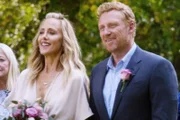 Glückliches Brautpaar: Kim Raver als Dr. Teddy Altman, Kevin McKidd als Dr. Owen Hunt