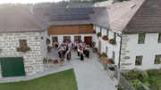 Karge Böden und sanfter Tourismus prägen das oberösterreichische Mühlviertel. Und zu jeder Gelegenheit Volksmusik, wie wir von der Musikgruppe Edelholz zu hören bekommen.