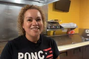 Chefköchin Elsa Jasso zeigt ihr Rezept für den Jibarito: ein Sandwich, das den Einfluss der puerto-ricanischen Gastronomie in Chicago würdigt.