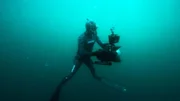 Dreharbeiten an Schiffswrack in 20 Metern Tiefe.