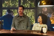 Remy Scott (Dylan McDermott, l.); Sheryll Barnes (Roxy Sternberg, r.)