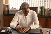 Alec Mercer (Jesse L. Martin)