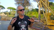 Ausnahmezustand bei den Geissens! Robert ist im Stress, weil die Baustelle in St. Tropez immer größer und teurer wird. Sein Traum ist eine Tiefgarage für seine 16 Autos. Im Keller sieht Carmen aber eher ein Frauenparadies für sich.