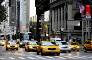 Seit 1907 fahren die berühmten Yellow Cabs durch die Straßen von New York. Zuvor war einem anderen Fahrzeug ein kurzer Erfolg beschert: dem vollelektrischen Electrobat.