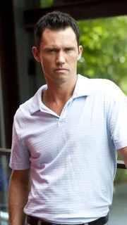 Michael (Jeffrey Donovan) ermittelt nicht nur in einem aktuellen Fall. Er sucht auch weiterhin den Bombenleger, der ein Attentat auf ihn verübt hatte.