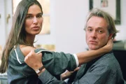 Dr. Christian Roehrs (Siemen Rühaak) und Irenes Physiotherapeutin Viktoria Meiners (Anja Schiller) haben ein Verhältnis. Irene erwischt die beiden in flagranti...
