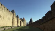 Die Cité von Carcassone hat sich durch eine doppelte Ringmauer gegen Angreifer gerüstet.