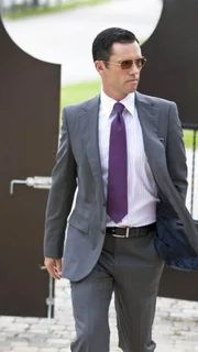 Michael (Jeffrey Donovan) spielt ein gefährliches Spiel, denn er lässt sich in eine mächtige Gangsterfamilie einführen.