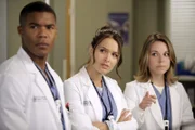 Ein Arbeitstag mit neuen Herausforderungen wartet auf Shane (Gaius Charles, l.), Jo (Camilla Luddington, M.) und Heather (Tina Majorino, r.) ...