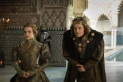 Elizabeth von York (Jodie Comer, l.); Henry VII. (Jacob Collins-Levy, r.)