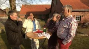 V.l.: Konrad und Carla, Iris und Uwe +++ Die Verwendung des sendungsbezogenen Materials ist nur mit dem Hinweis und Verlinkung auf RTL+ gestattet.