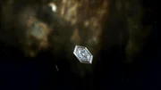 Der hohe Druck in Jupiters Atmosphäre könnte Kohlenstoff zu Diamanten pressen. Möglicherweise regnet es also Diamanten auf Jupiter.