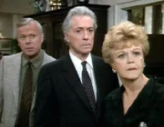 Lt. Moynihan (Kevin Tighe, li), Jerome Ashcroft (Farley Granger, mi.) und Jessica Fletcher (Angela Lansbury) versuchen gemeinsam den Mörder des Vermögensberaters Philip Royce ausfindig zu machen.