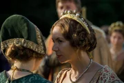 Margaret of Burgundy (Joanne Whalley, r.)