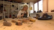 Christine Dünser: Ein alter Schuhmacher aus Florenz war einer der Lehrmeister von Christine Dünser, der einzigen Schuhmacherin in Vorarlberg.