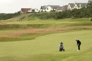 Der viele Regen in Schottland sorgt für sattes, kräftiges Grün. So ist es nicht verwunderlich, dass hier seit 600 Jahren Golf gespielt wird.