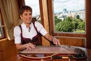 Cornelia Mayer.