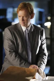 Rückblick (2007): Horatio (David Caruso) will im Mordfall Bowers moderne, wissenschaftliche Methoden anwenden, um dem Mörder auf die Spur zu kommen.