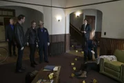 Für das Team beginnt ein tödlicher Wettlauf: (v.l.n.r.) Gibbs (Mark Harmon), McGee (Sean Murray), Bishop (Emily Wickersham), Ducky (David McCallum), Tony (Michael Weatherly) und Jimmy (Brian Dietzen) ...