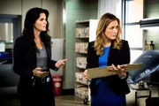 NELLA FOTO: ANGIE HARMON (DETECTIVE JANE RIZZOLI), SASHA ALEXANDER (DR. MAURA ISLES)