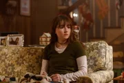 Kaitlyn Dever als Betsy Mallum