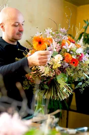 Josef Dirr ist Landesmeister der Floristen Baden-Württemberg. Er schafft florale Meisterwerke.