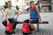 In Lindau am Bodensee starten Anne Willmes und Daniel Aßmann ihre Reise entlang der Deutschen Alpenstraße – zu Fuß, mit dem Rad und dem Auto.