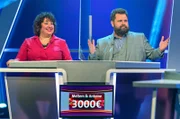 Comedienne Meltem Kaptan und Schauspieler Antoine Monot Jr. stellen sich als neues Rateteam den Fragen von Moderator Florian Weber im SWR Wissensquiz „Meister des Alltags“. Der Gewinn wird einem guten Zweck gespendet.