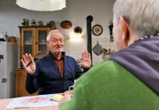 ARD STURM DER LIEBE FOLGE 1903, am Montag (06.01.14) um 15:10 Uhr im ERSTEN. Gustl (Sepp Schauer, l.) gesteht Alfons (Double, r.), dass er Magdalena für sich gewinnen will.