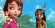 Wendy bildet mit Lily und Tinker Bell ein reines Mädchenteam bei der großen Schatzjagd. Sie wollen den Jungs zeigen, was sie drauf haben. Eine Regel besagt, dass nicht geflogen werden darf. Darum sitzt Tinker Bell bei Wendy auf der Schulter.