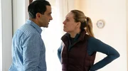 Mesut (Mehmet Bozdogan, l.) will die Scheidung von Jenny (Franziska Junge, r.).
