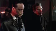 Eine Kellnerin wurde nach Dienstschluss auf offener Straße entführt. Die Detectives Tutuola (Ice-T, l.) und Munch (Richard Belzer) haben kaum Hinweise, wer der Täter sein könnte.