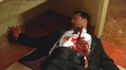 Während eines festlichen Banketts von Wallstreet-Bankern wird der Finanzmanager Frank Hatcher (Benjamin Parrillo) in der Herrentoilette erstochen aufgefunden.