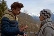 Als Jana (Nadine Kösters) Simon (Oskar Belton) erzählt, dass David von ihrer Schwangerschaft weiß, macht er sich große Sorgen um seinen Bruder.