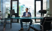 Adam Veile (Simon J. Berger) ist ein Workaholic, der sich mit Freunden wilde Partys mit Prostituierten und Drogen als Ausgleich gönnt. Außerdem trägt er ein großes Geheimnis mit sich herum.