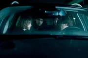 LUISE KOGAN (Lea Drinda), FELIX SYLLA (Chieloka Jairus), PATTIE TRAN (Han Nguyen) und NIKLAS FISCHER (Joshua Hupfauer) schmieden einen Plan.