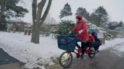 Familie ja, Auto nein: Brandenburgs Schulfreundin Lea ist mit dem Lastenrad auf dem Weg zum Kindergarten.