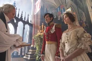 JENNA COLEMAN als Victoria und TOM HUGHES als Albert.
