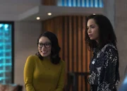 Swan (Christin Park, l.); Macy Vaughn (Madeleine Mantock, r.)
